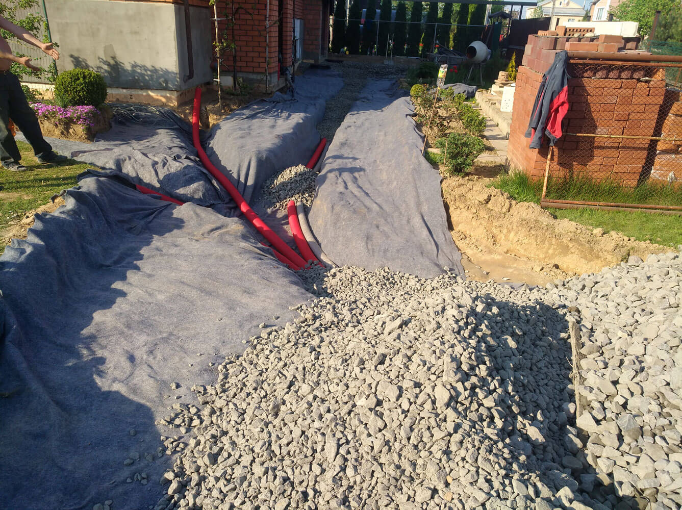 ГранВудСтрой: мощение брусчаткой - дренажная система