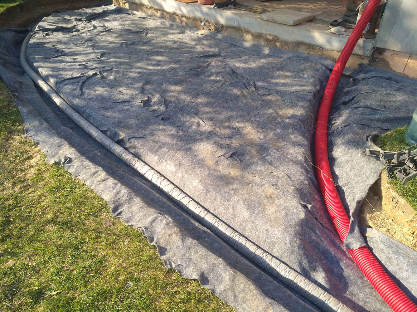 ГранВудСтрой: мощение брусчаткой - дренажная система2