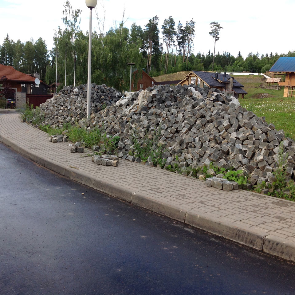 ГранВудСтрой: фотоотчет работ по укладке брусчатки на объекте4