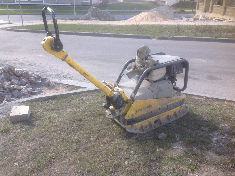 ГранВудСтрой: фотоотчет работ по укладке брусчатки на объекте6