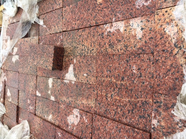 Брусчатка гранитная красная полнопиленная 20\10\5 см, цена за 1 тонну от ГранВудСтрой